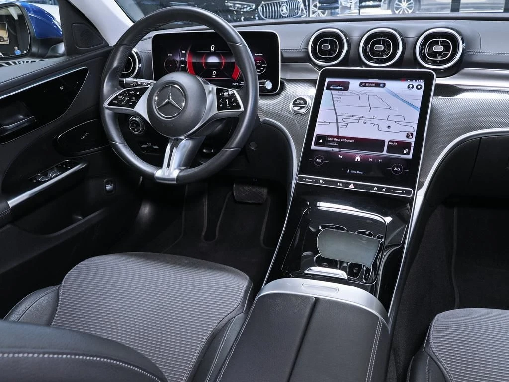 Mercedes-Benz-C-Klasse 300-image-10