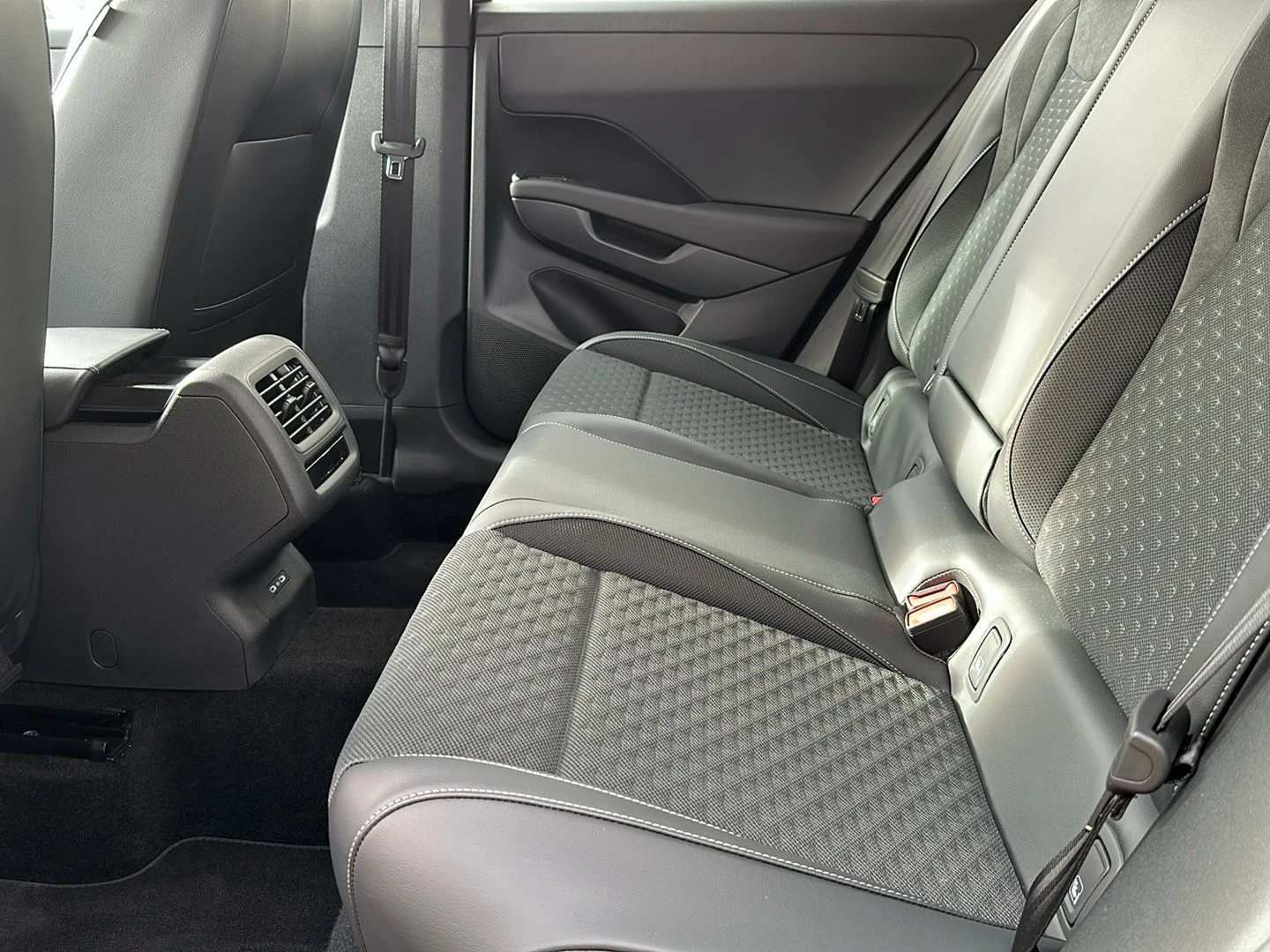Volkswagen-T-Roc-image-6