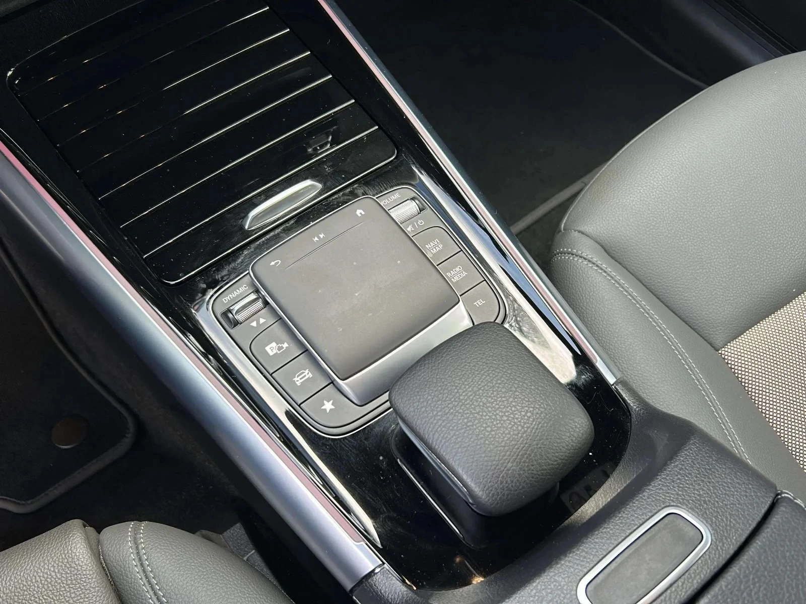 Mercedes-Benz-EQA-image-10