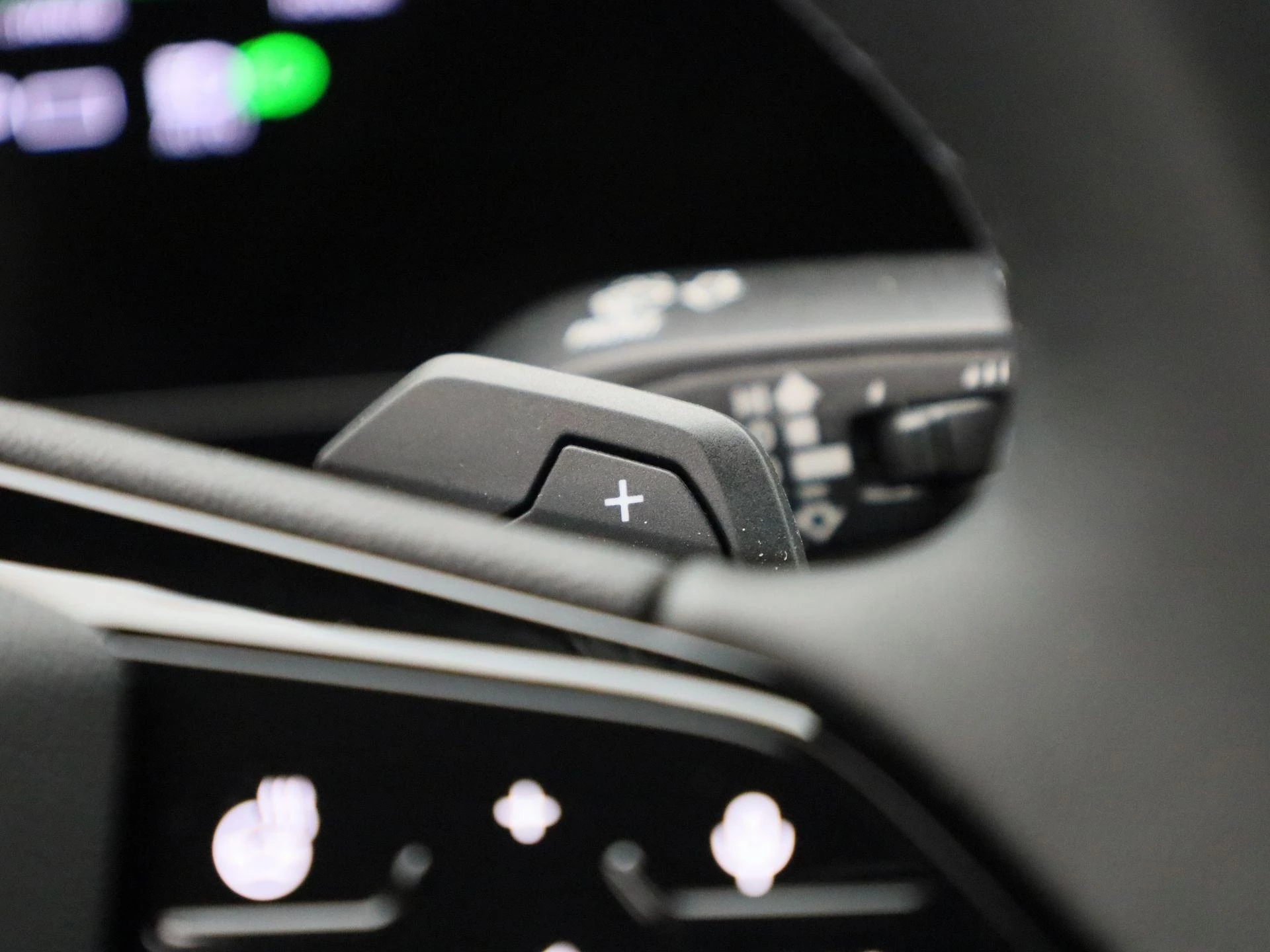 Audi-Q6 e-tron-image-30