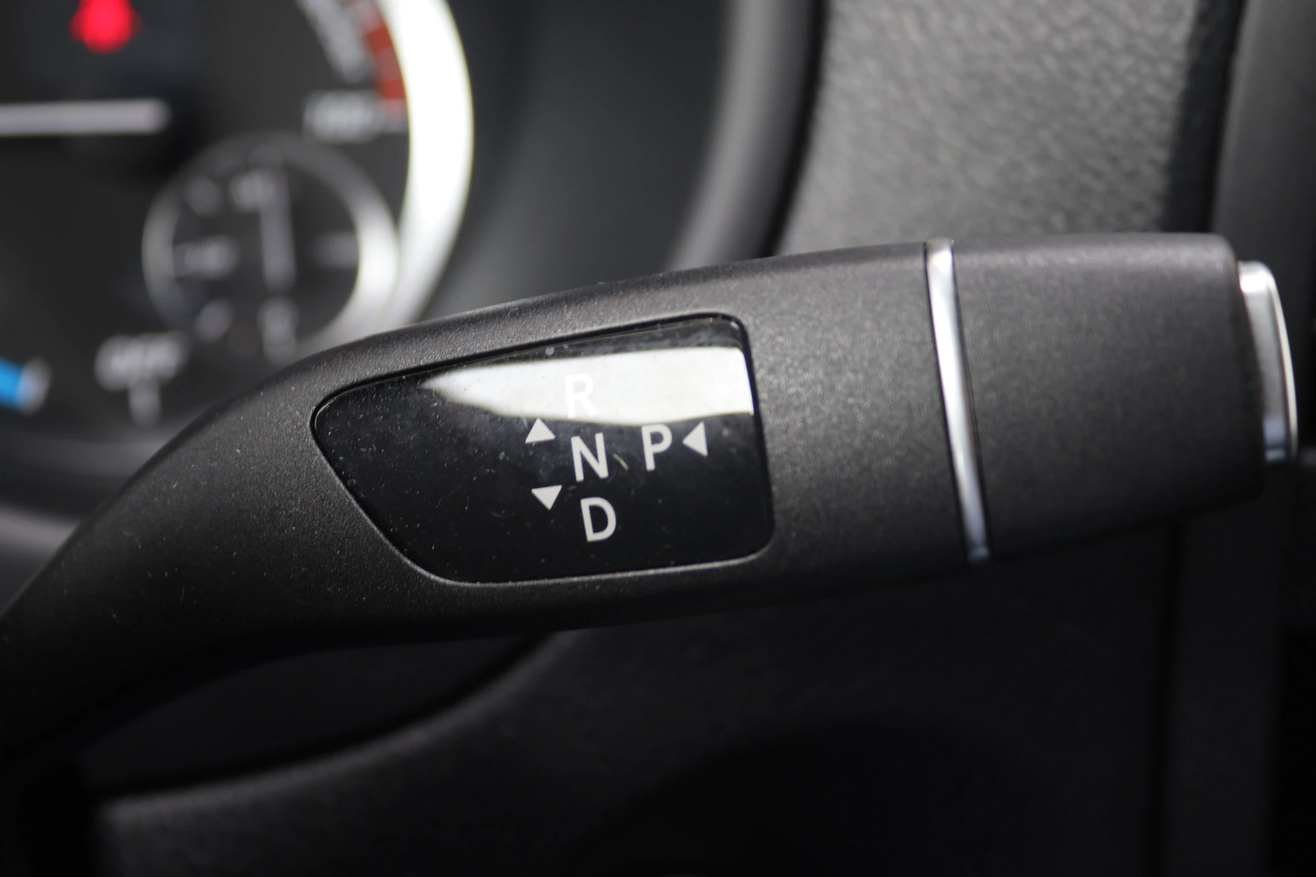 Mercedes-Benz-eVito-image-11