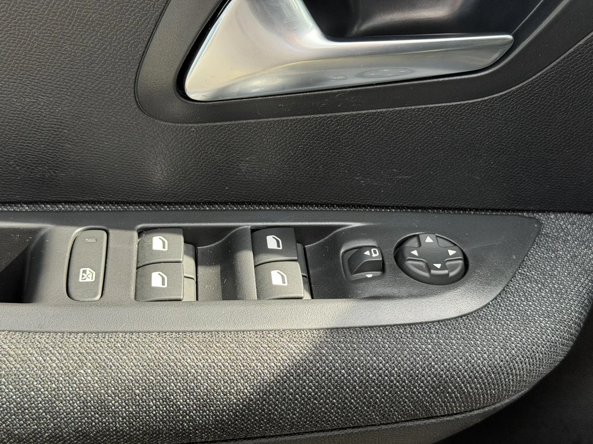 Peugeot-208-image-9