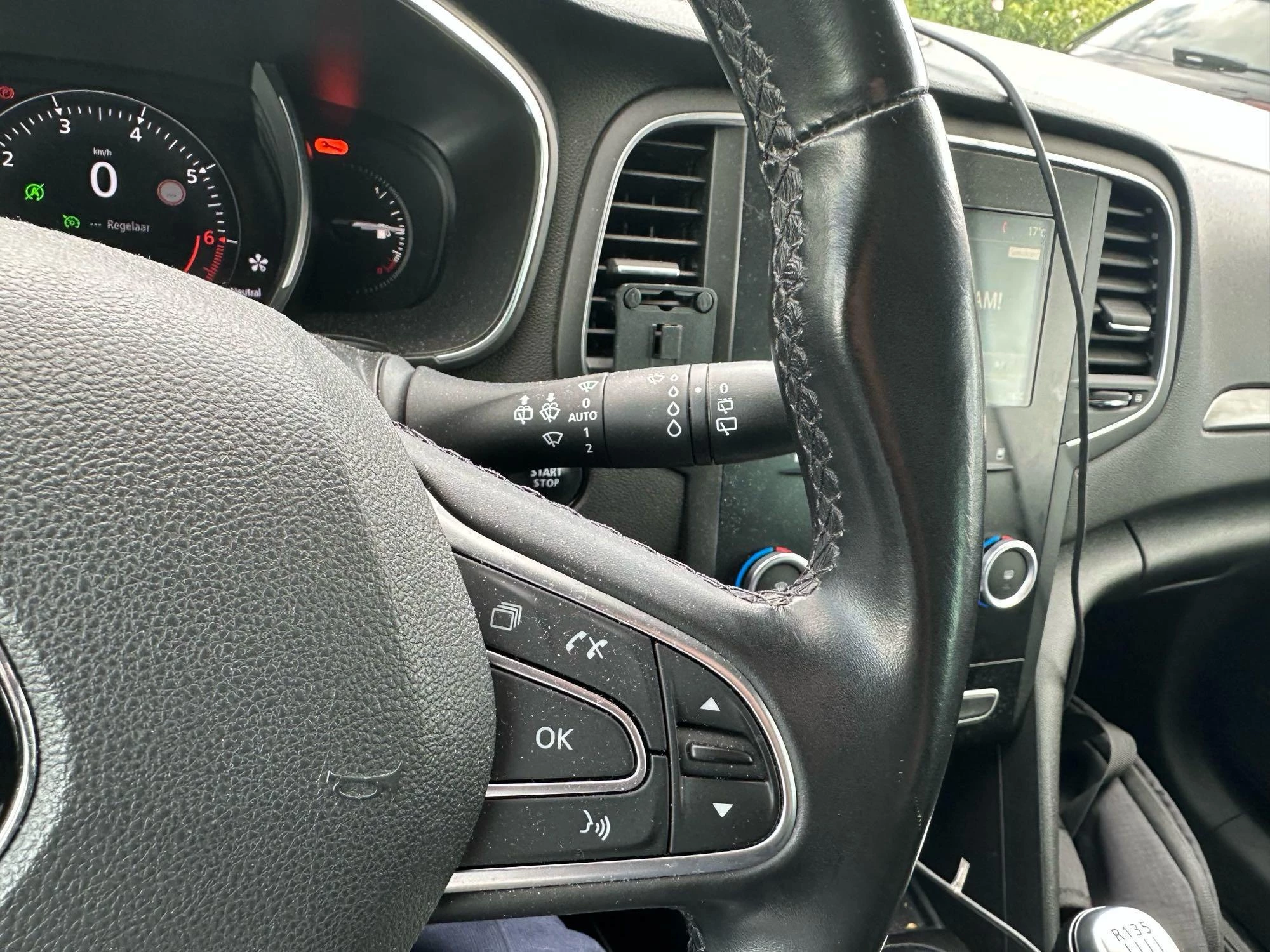 Renault-Mégane Estate-image-13