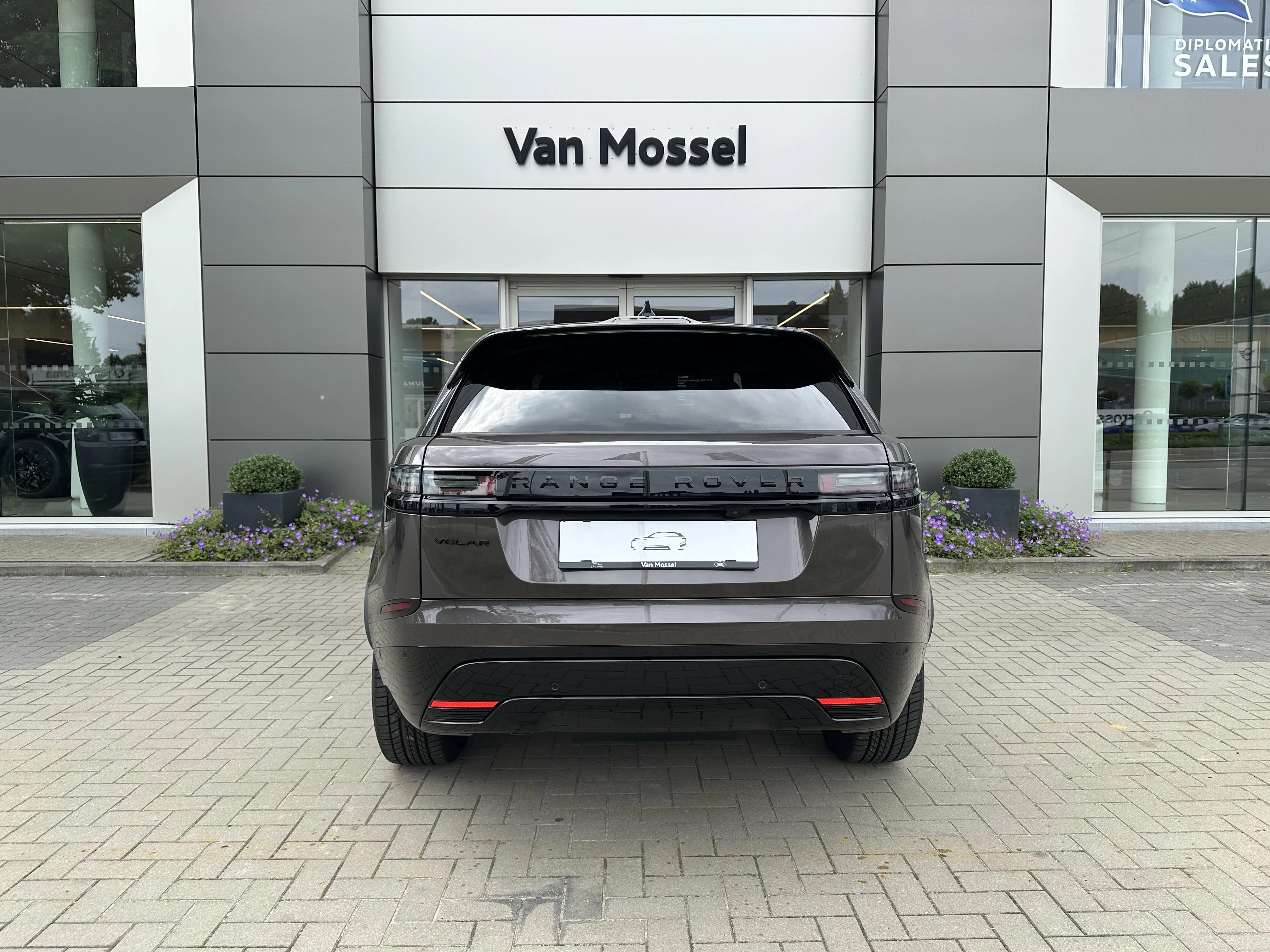 Land Rover-Range Rover Velar-image-5