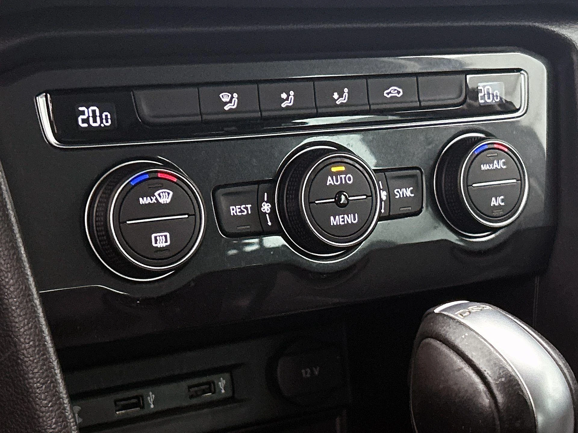 Volkswagen-Tiguan-image-18