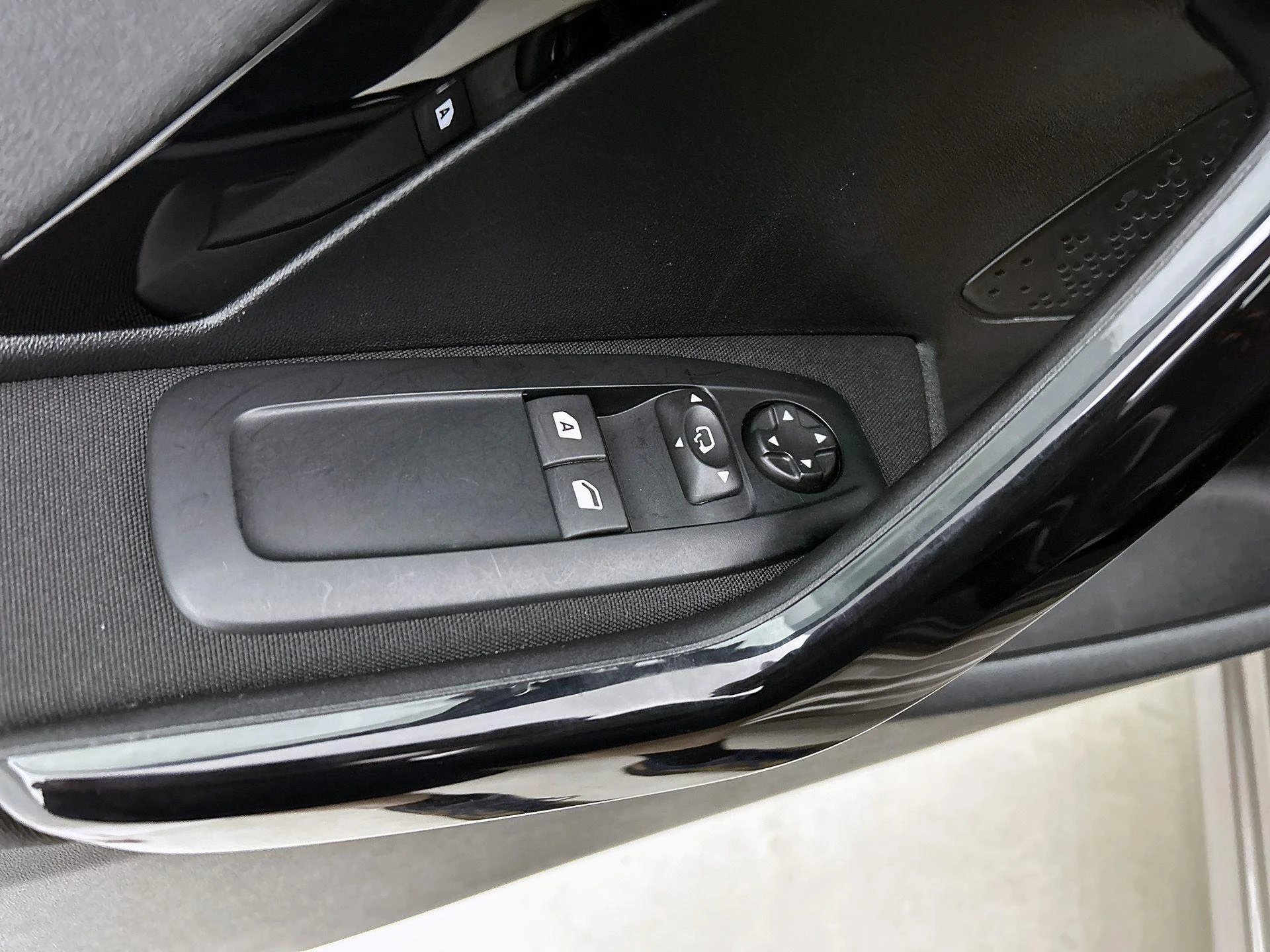 Peugeot-208-image-30