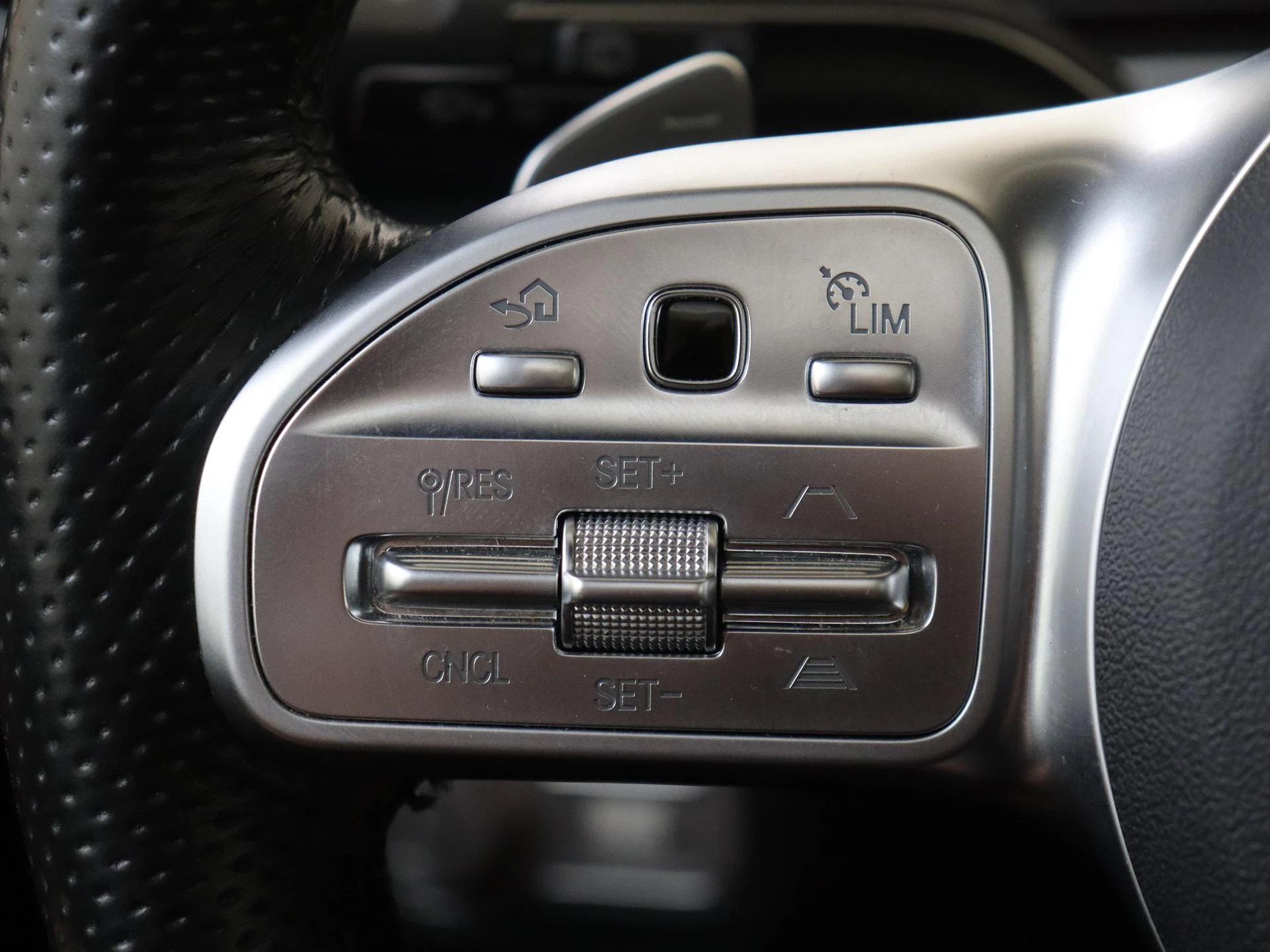 Mercedes-Benz-GLE-image-13