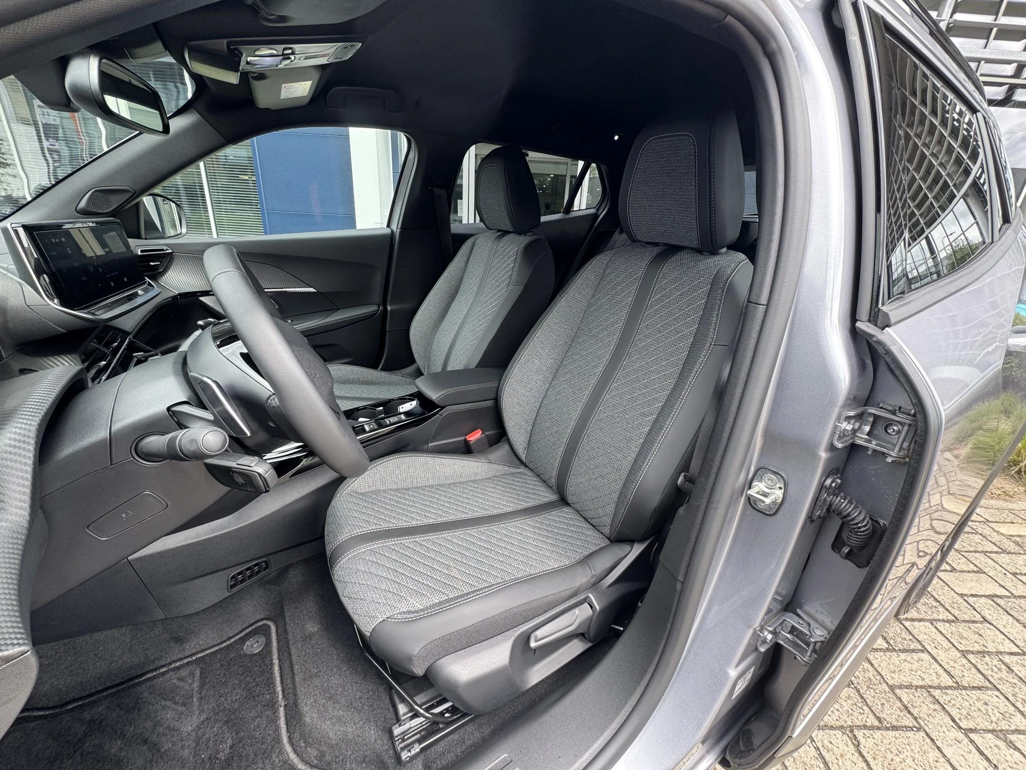 Peugeot 2008 1.2 Hybrid 145 Allure
