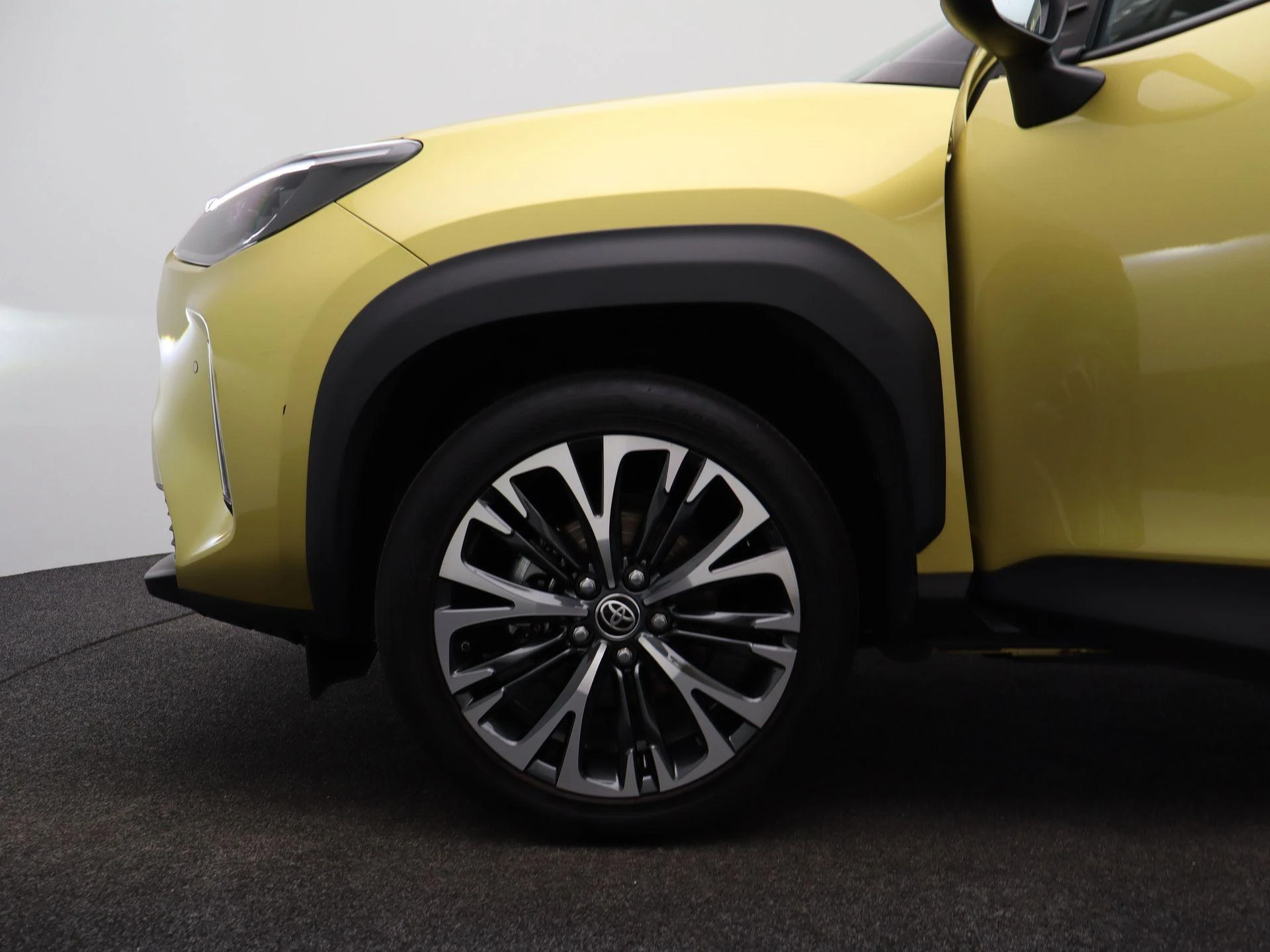 Toyota-Yaris Cross-image-16