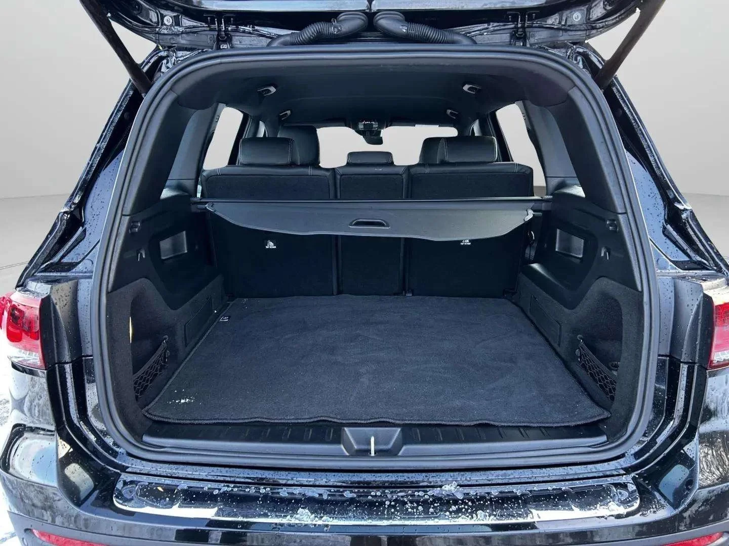 Mercedes-Benz-GLB-image-18