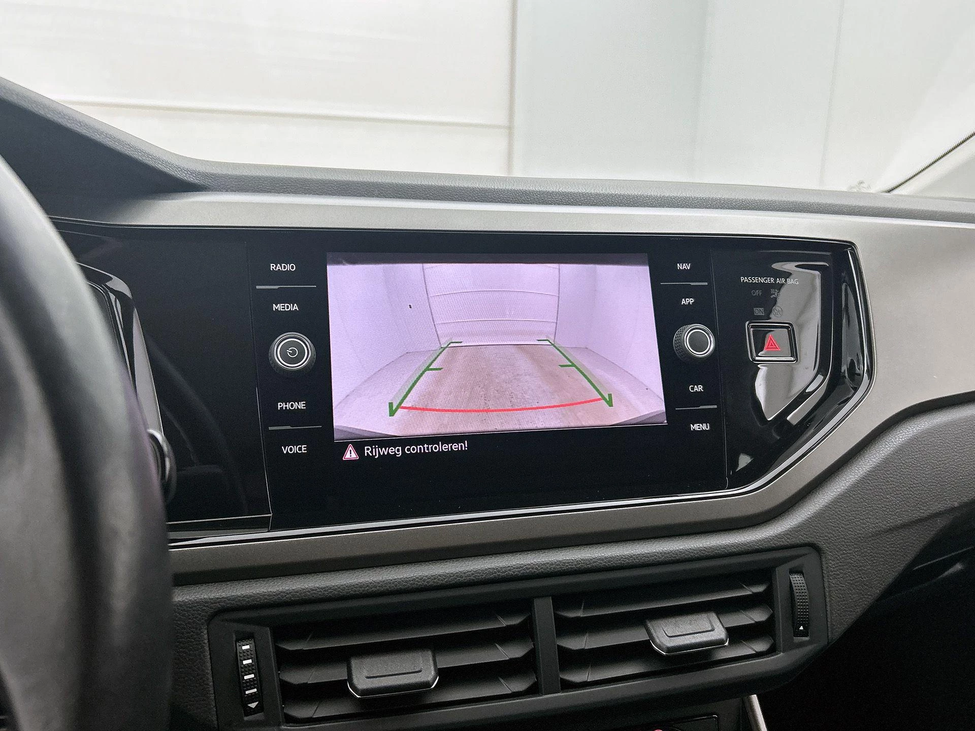 Volkswagen-Polo-image-9