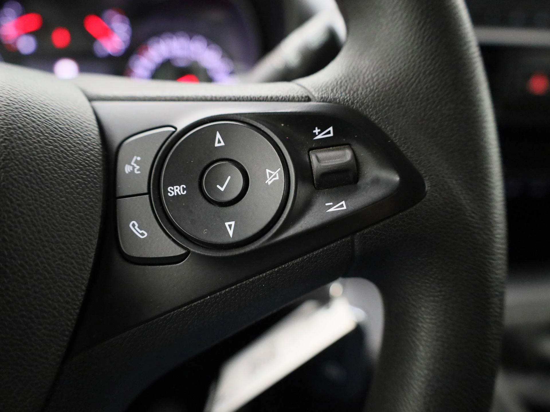 Opel-Combo Life-image-12