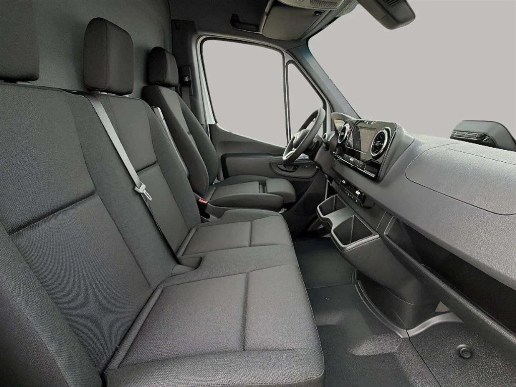 Mercedes-Benz-Sprinter-image-13