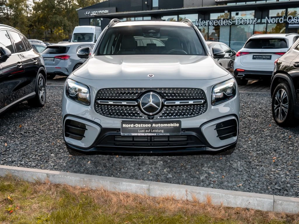 Mercedes-Benz-GLB 200 d-image-3