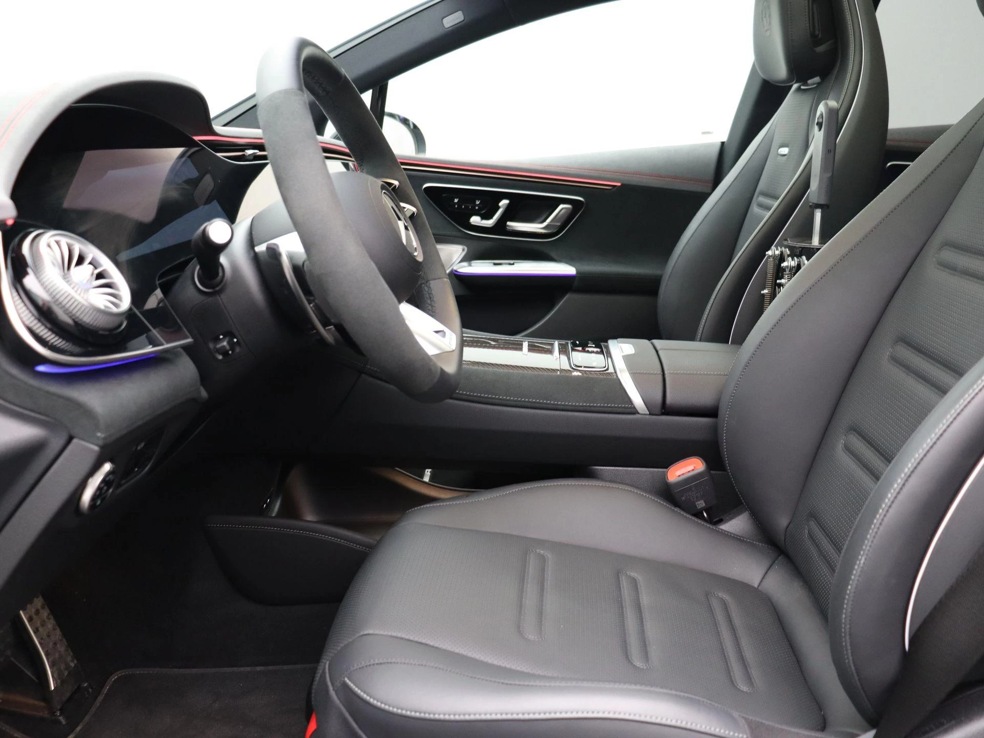 Mercedes-Benz-EQE-image-8