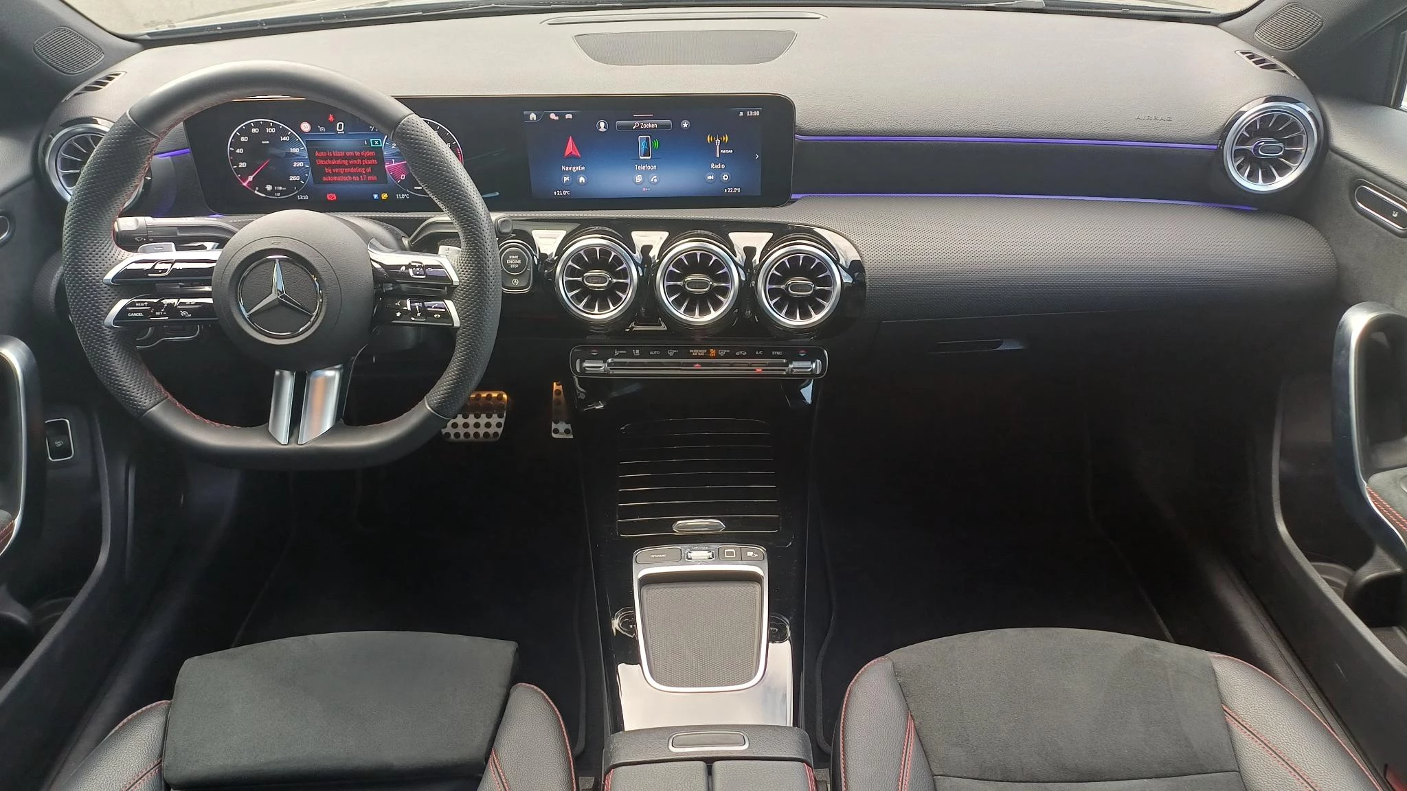 Mercedes-Benz A-Klasse 180 Star Edition Limousine + PANORAMISCH DAK + MULTIBEAM + CARPLAY +