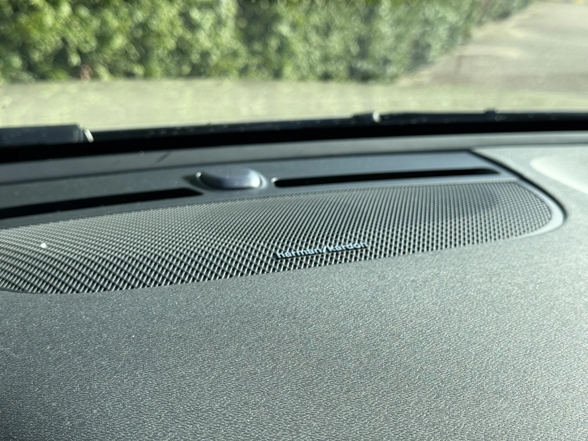 Volvo-EX40-image-2