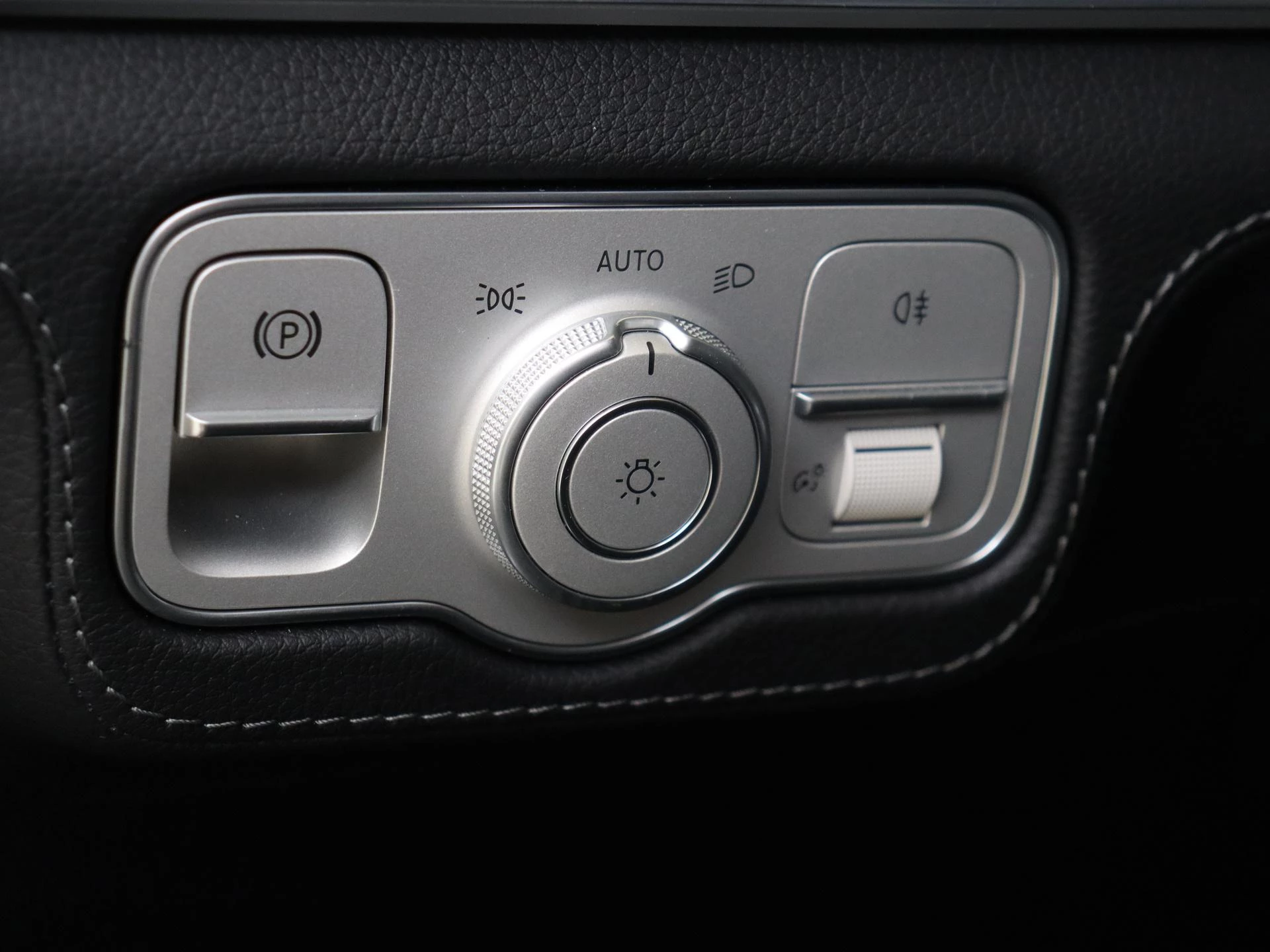 Mercedes-Benz-GLE-image-36