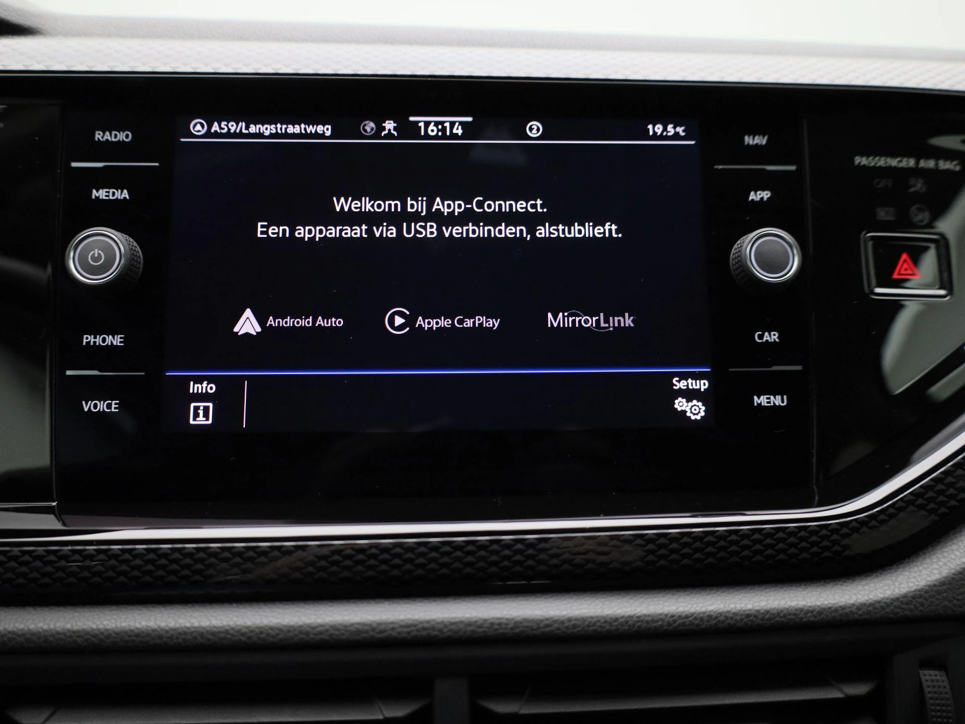 Volkswagen-Polo-image-16