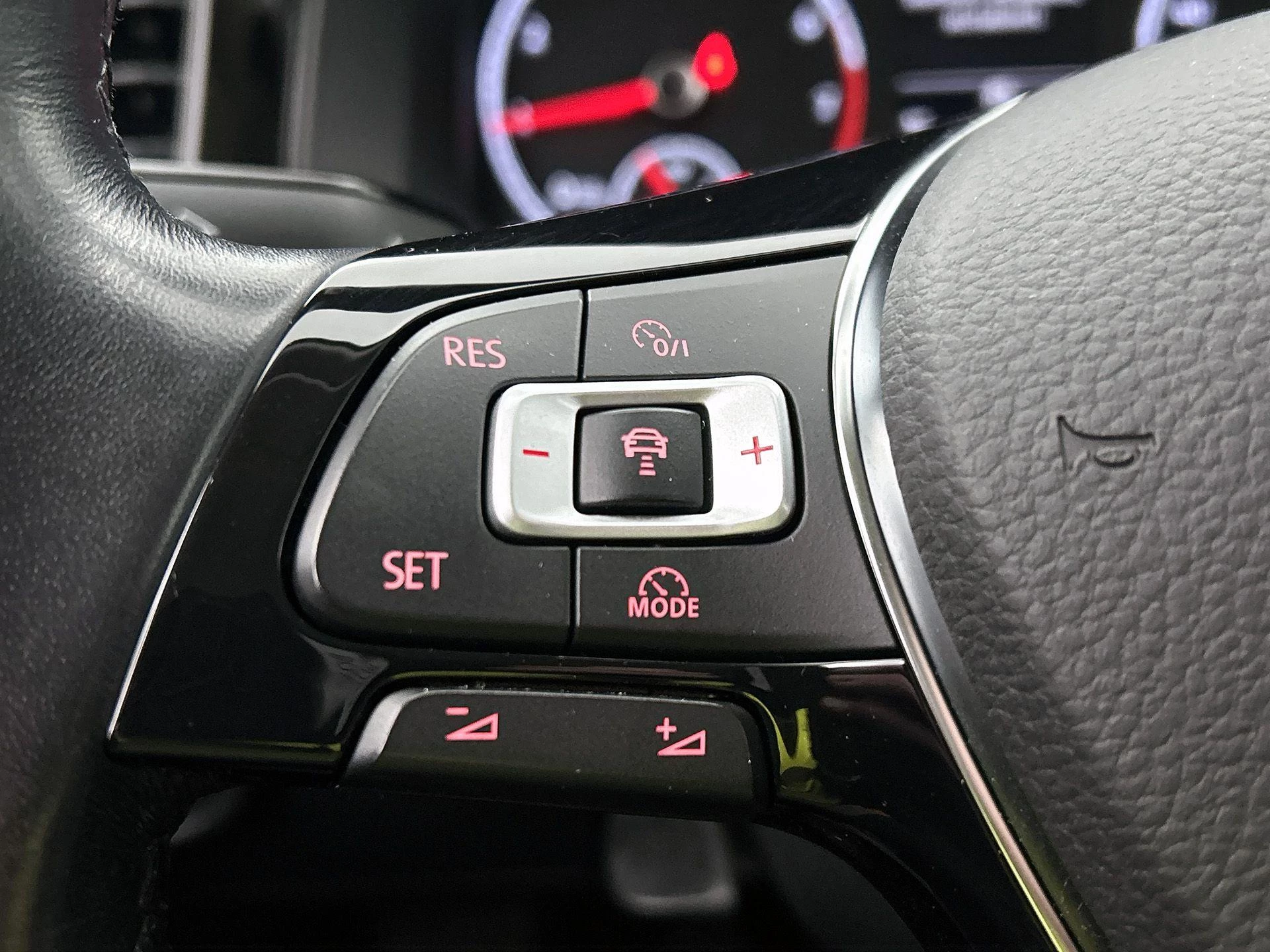 Volkswagen-Polo-image-5