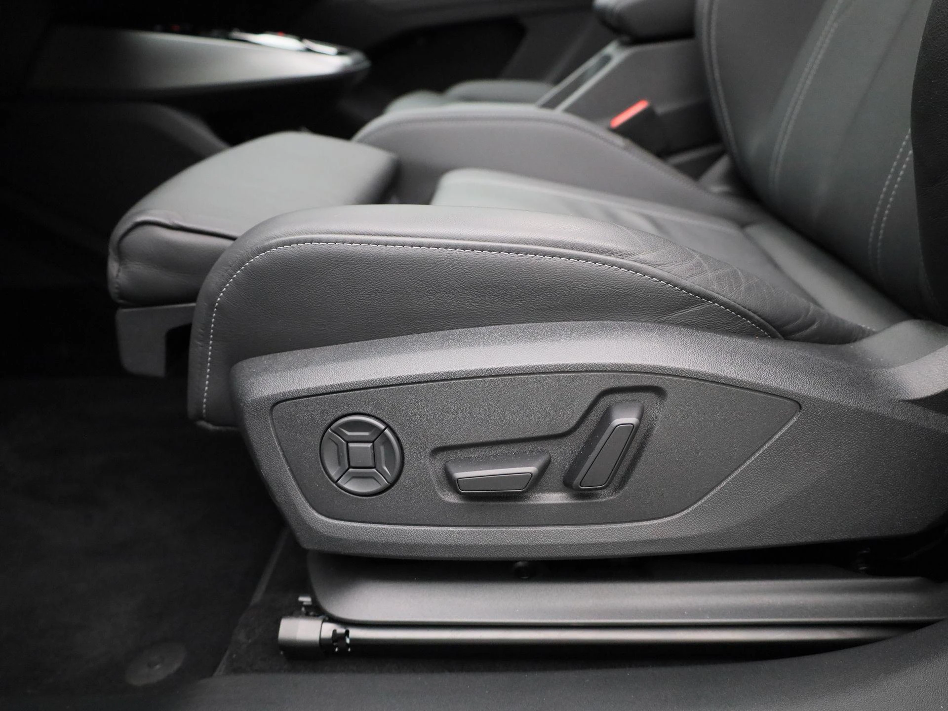 Audi-Q4 e-tron-image-39