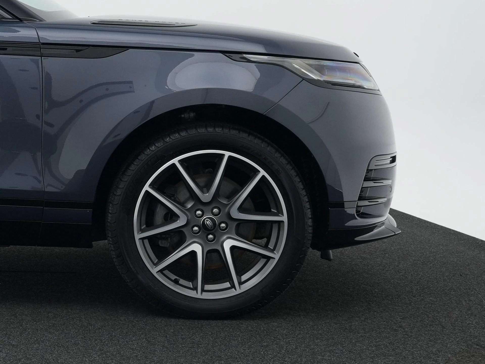 Land Rover-Range Rover Velar-image-8
