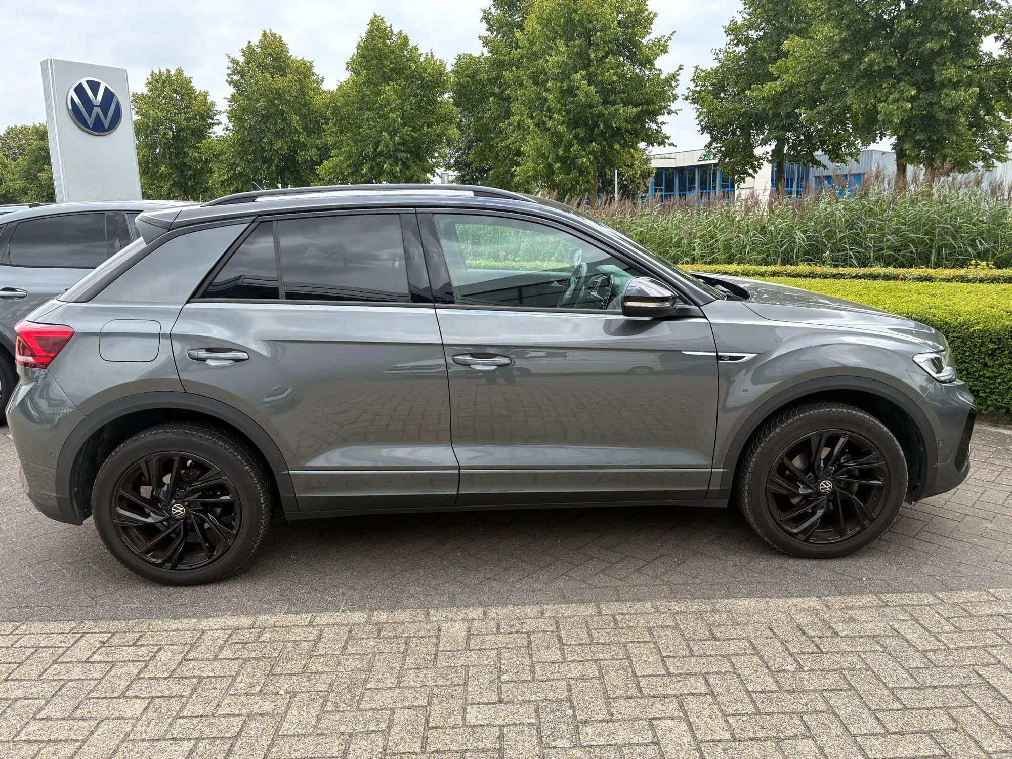 Volkswagen-T-Roc-image-2