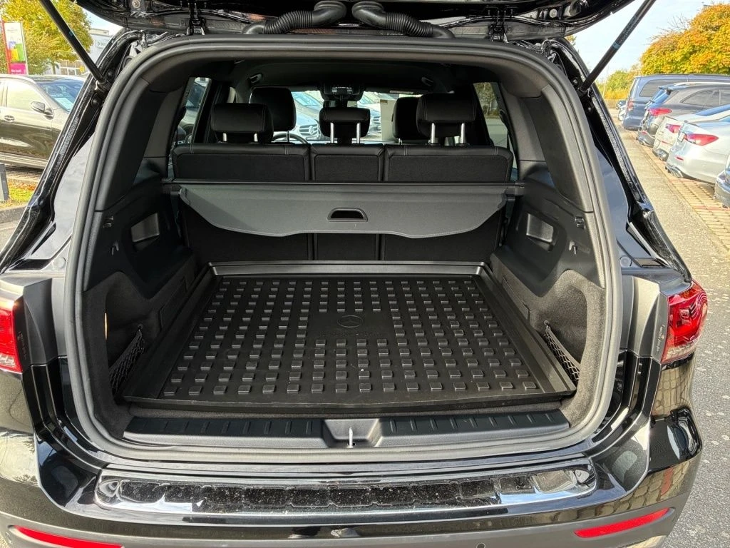 Mercedes-Benz-GLB 180-image-13
