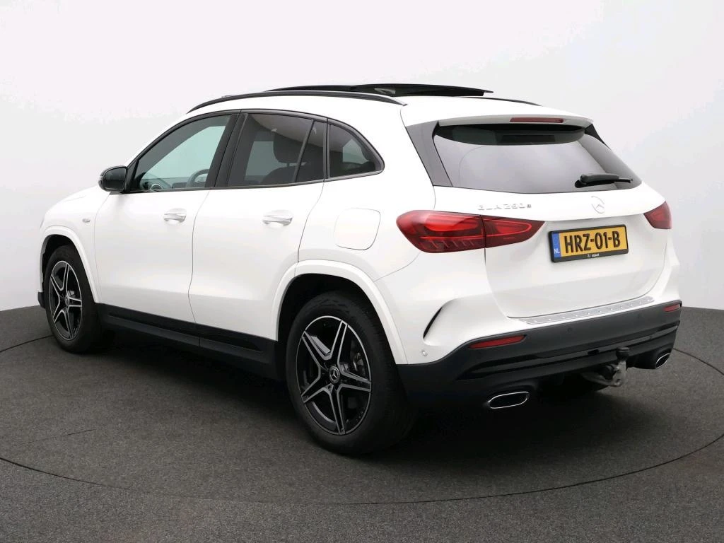 Mercedes-Benz-GLA-image-1