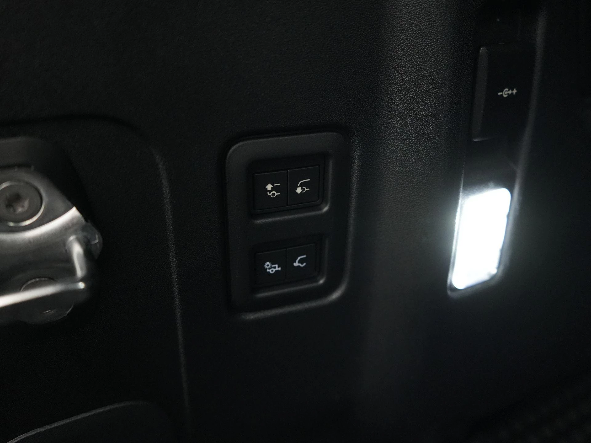 Land Rover-Defender-image-42