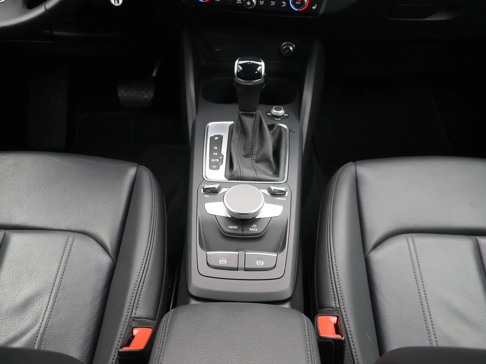 Audi Q2 Audi Q2 Business Edition Advanced 35TFSI 150PK *AUTOMAAT*LEDER*NAVI*CAMERA*PDC*ACC*VIRTUAL COCKPIT*.