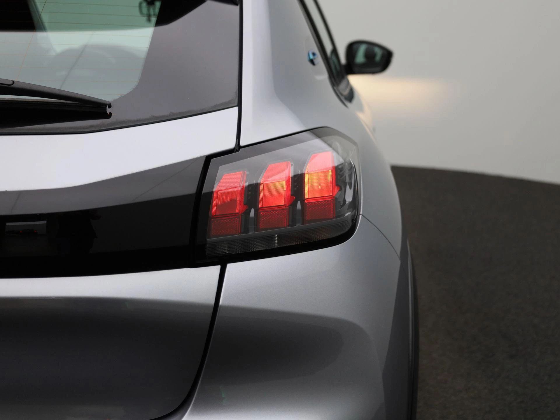 Peugeot-e-208-image-34