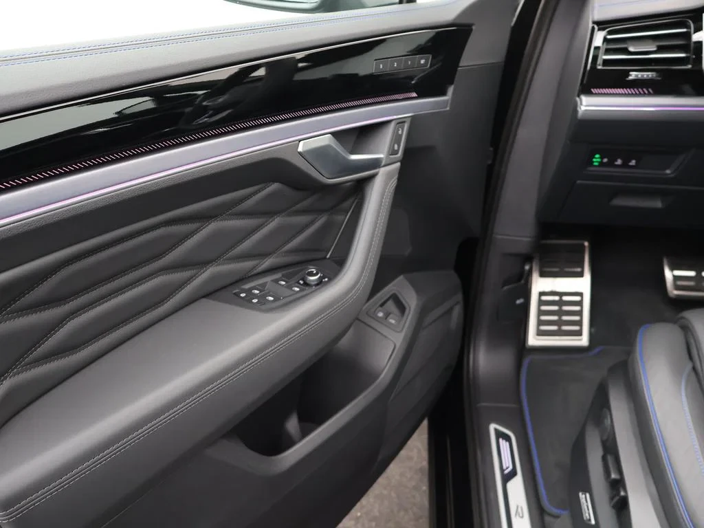 Volkswagen-Touareg-image-14