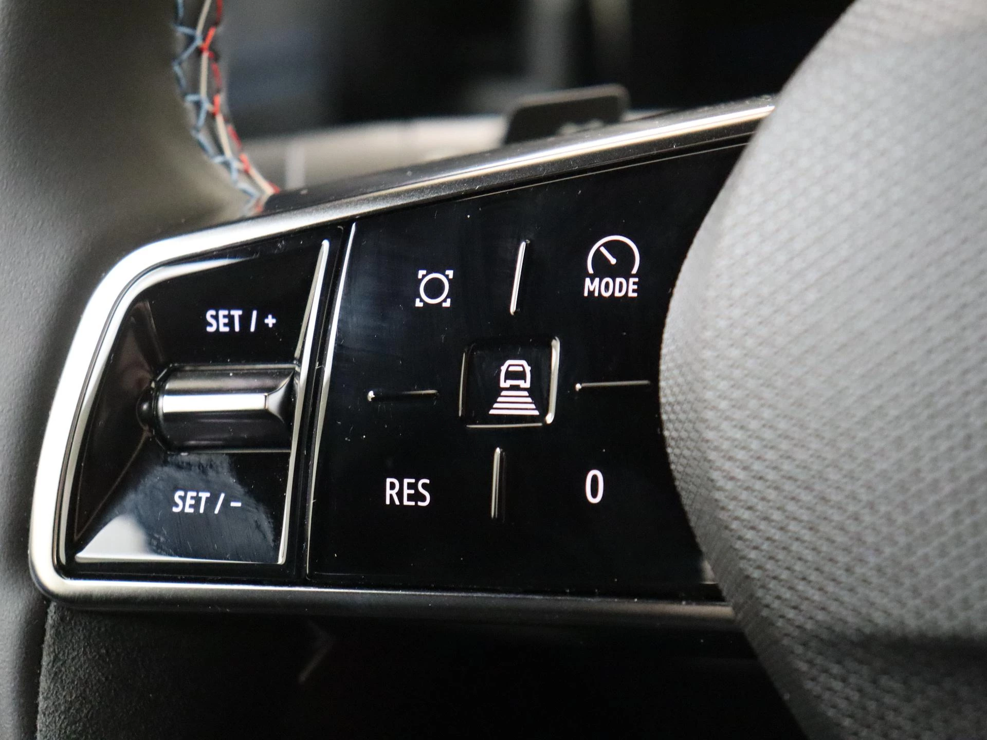 Renault-Megane E-Tech-image-12