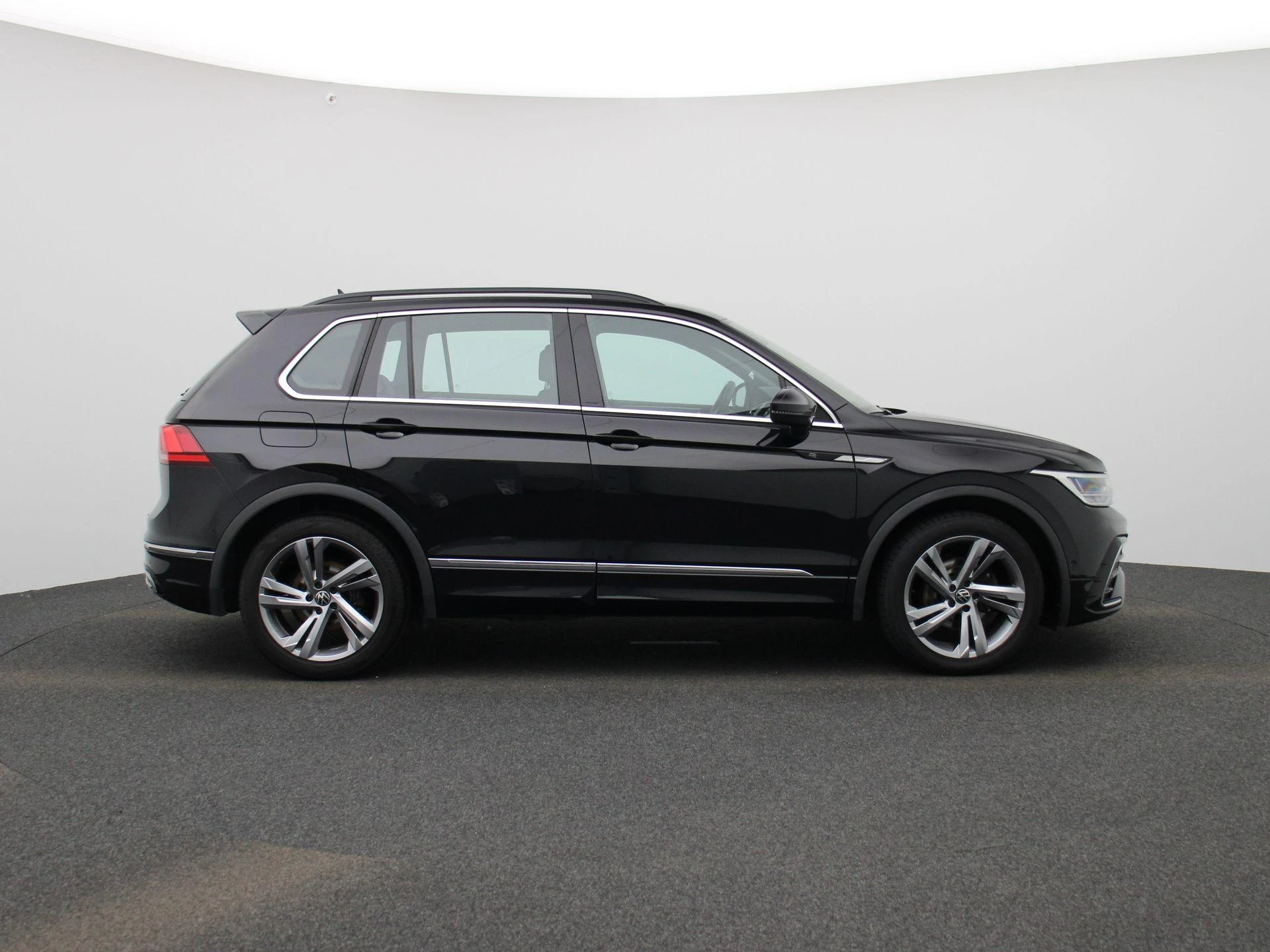Volkswagen-Tiguan-image-5