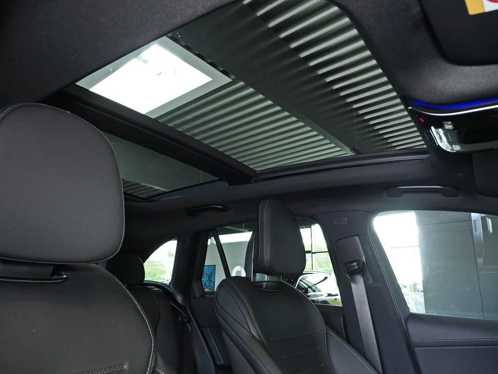 Mercedes-Benz-GLC 220 d-image-16