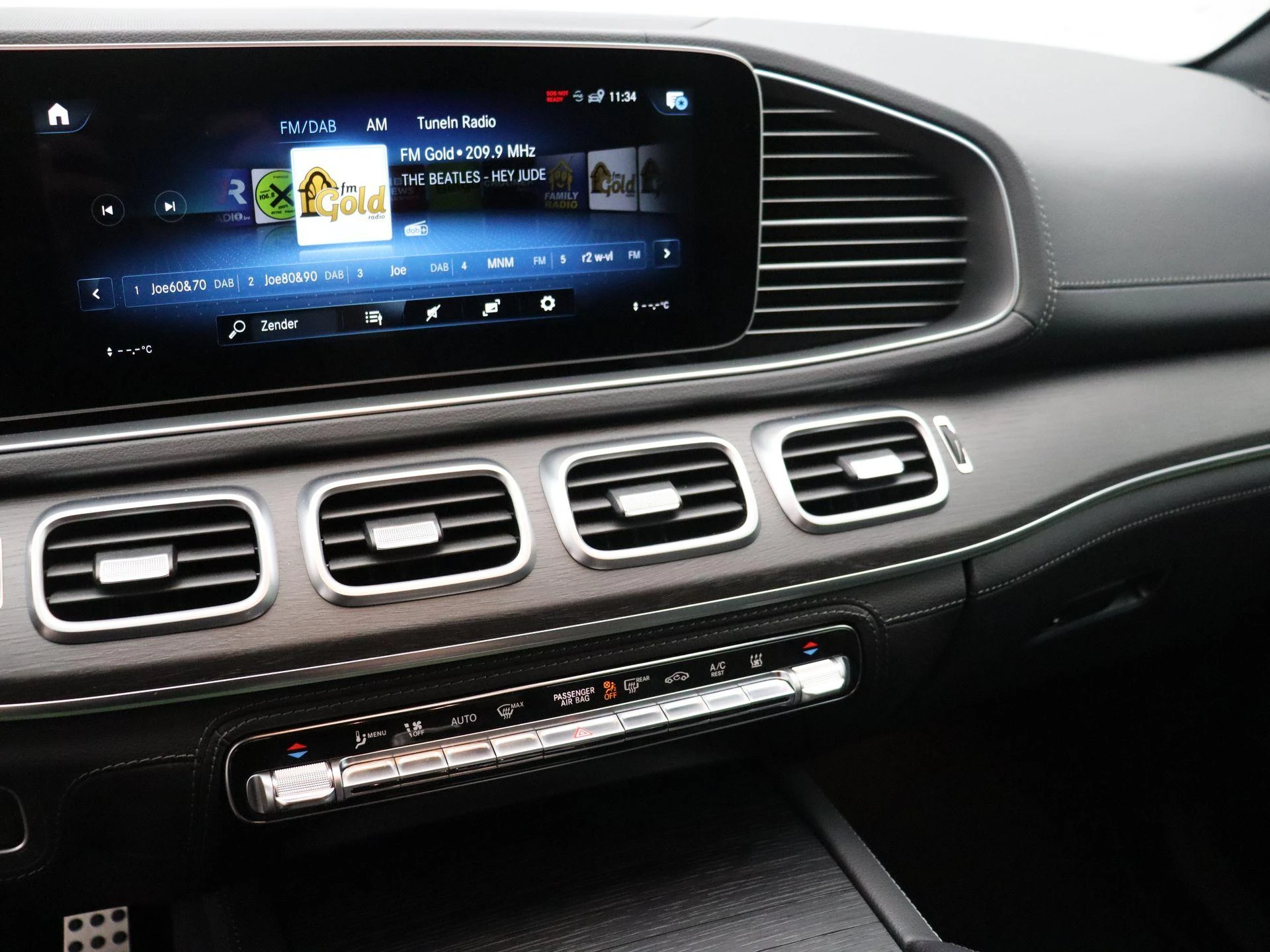 Mercedes-Benz-GLE-image-13