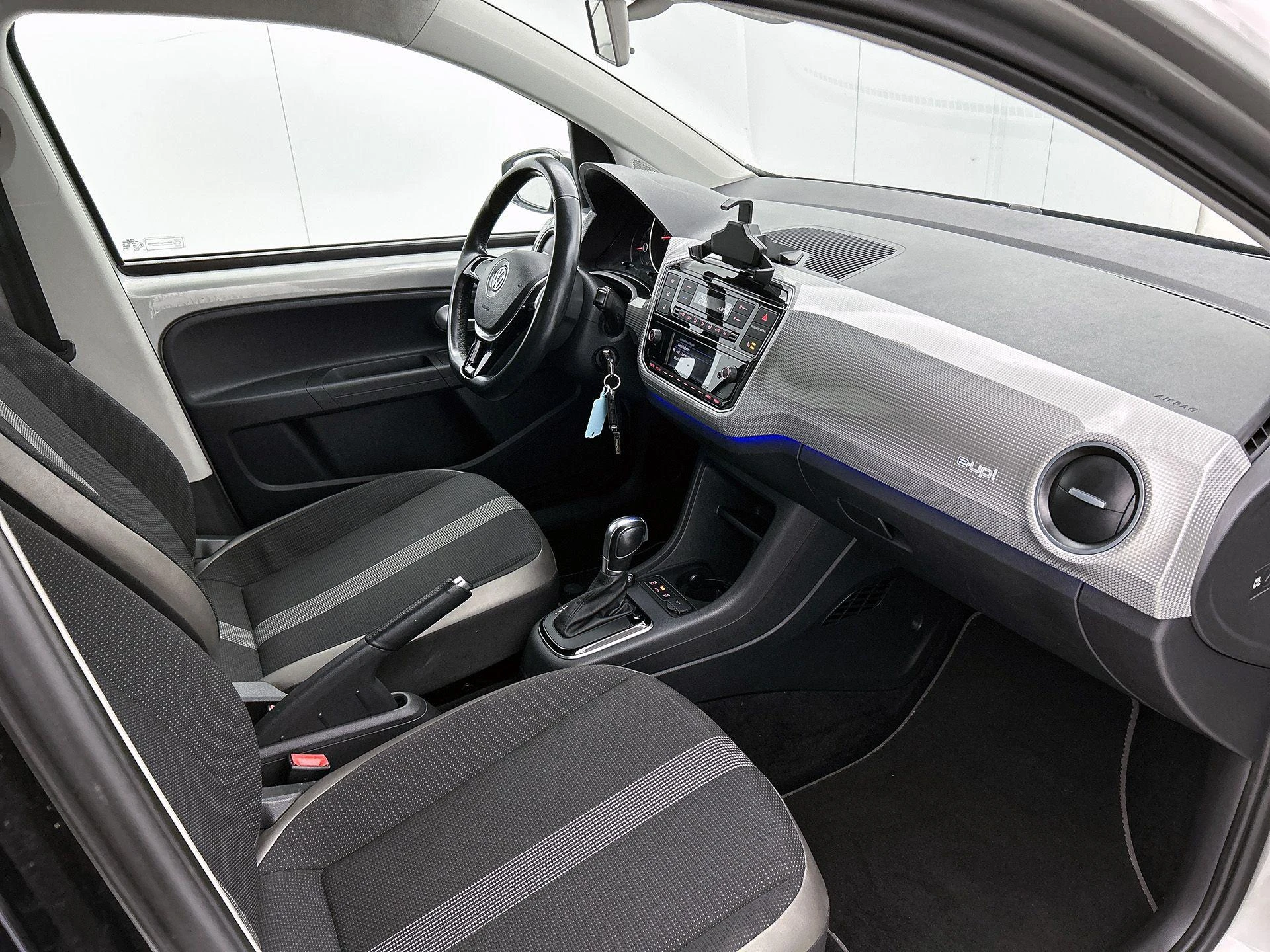Volkswagen-e-up!-image-12