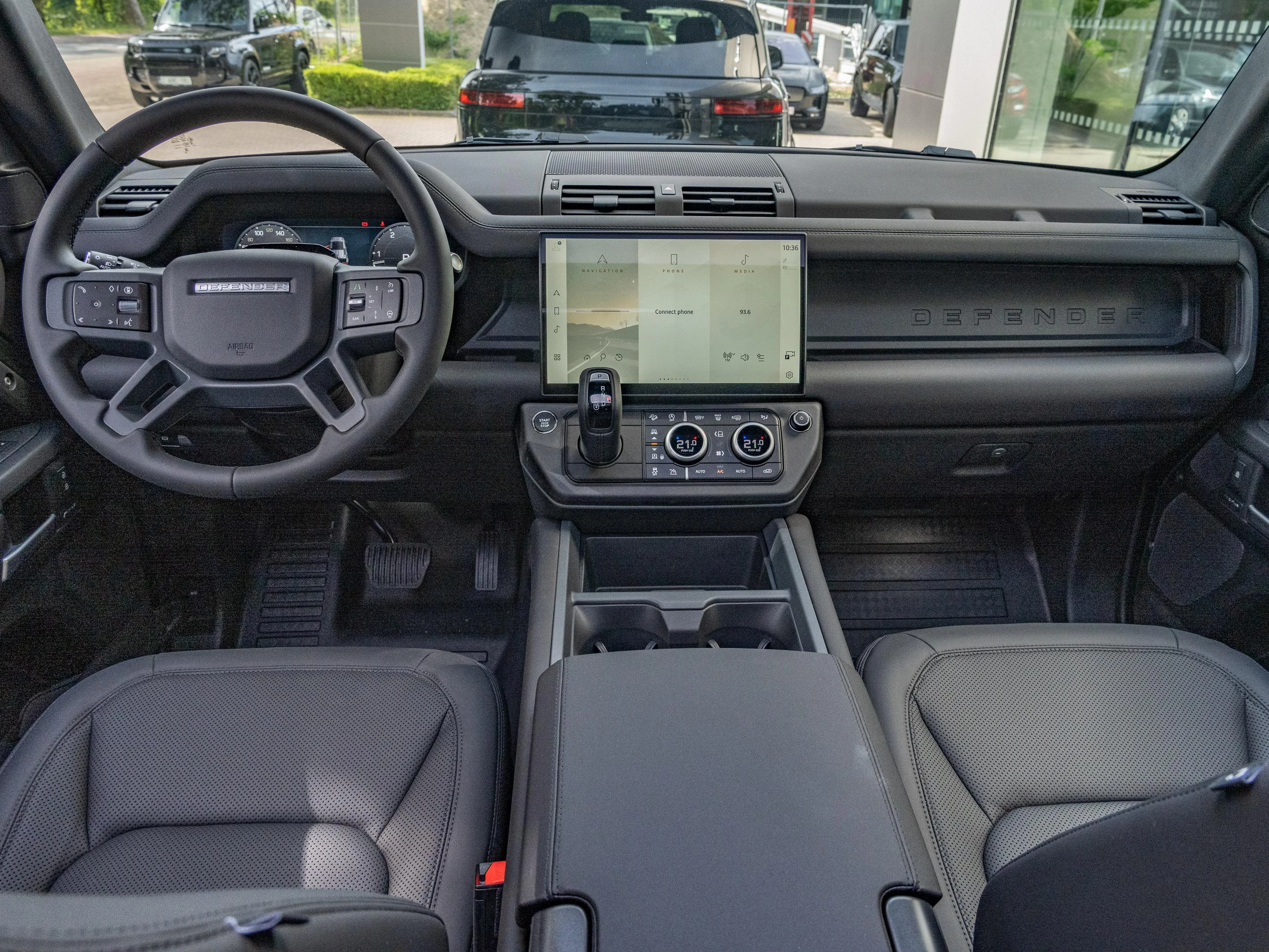 Land Rover Defender D250 X-Dynamic SE