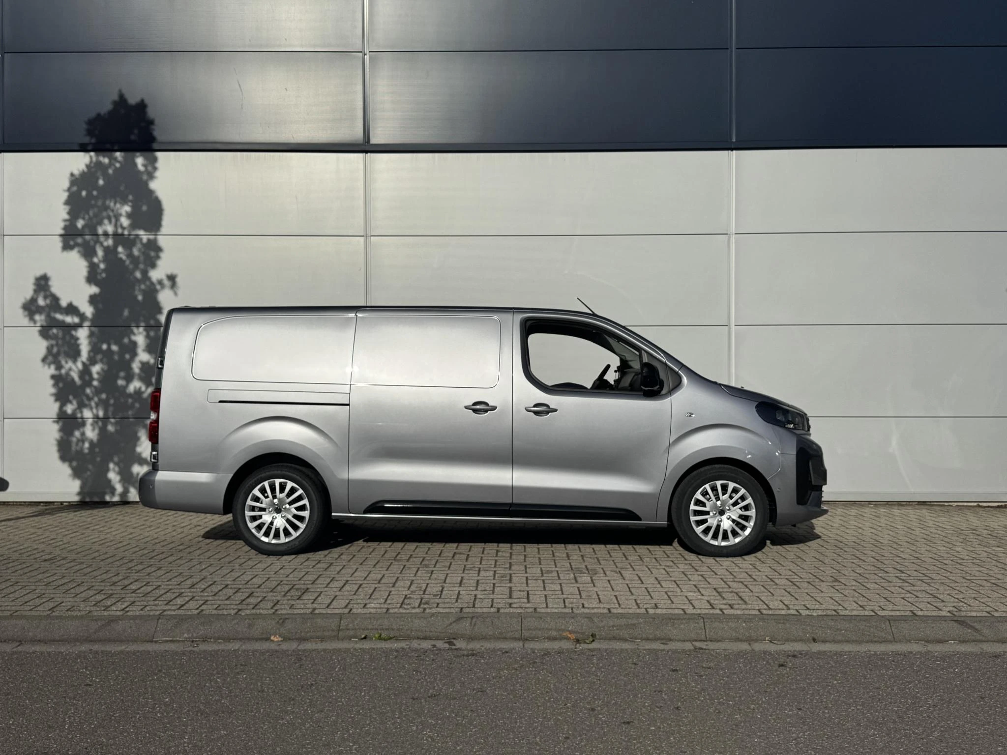 Peugeot-e-Expert-image-6