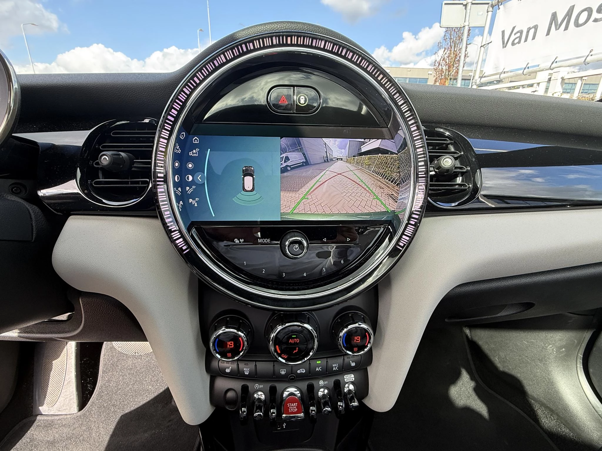 MINI-Cooper-image-13