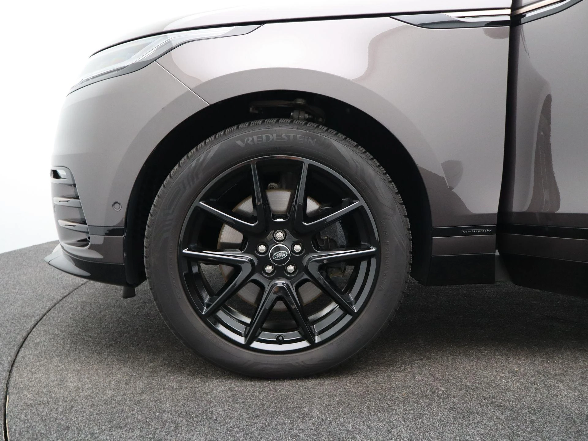 Land Rover-Range Rover Velar-image-16