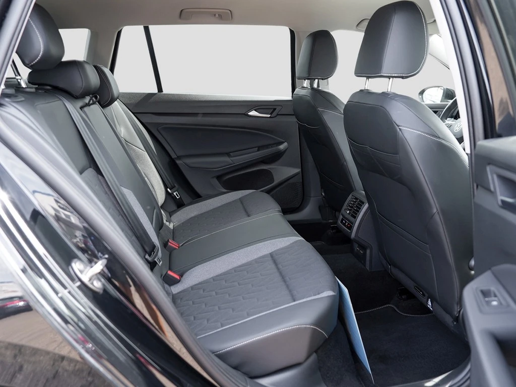 Volkswagen-Golf-image-9