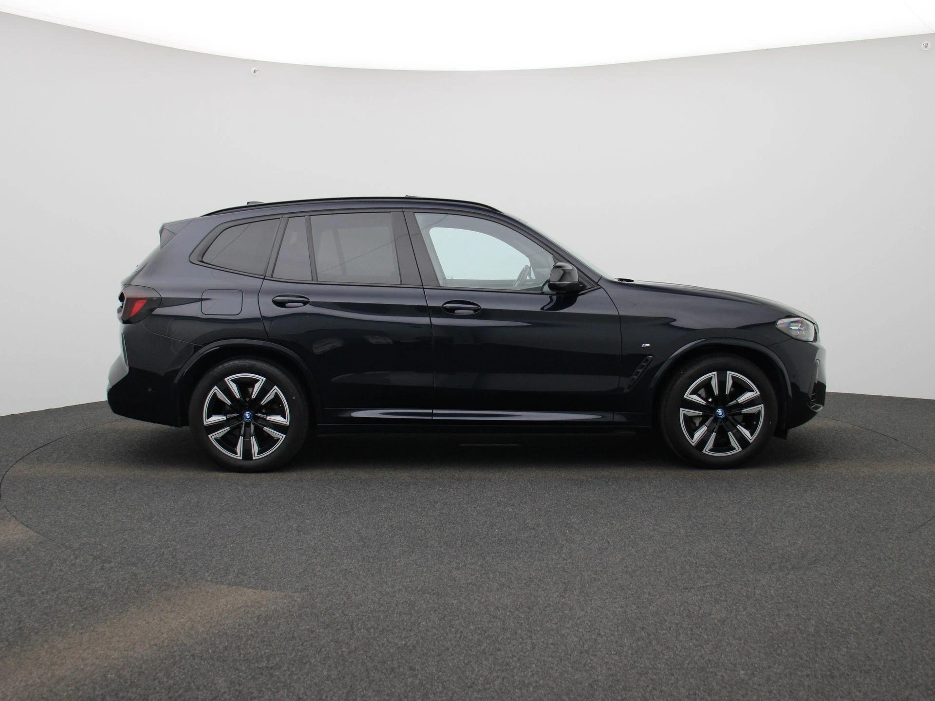 BMW-iX3-image-5
