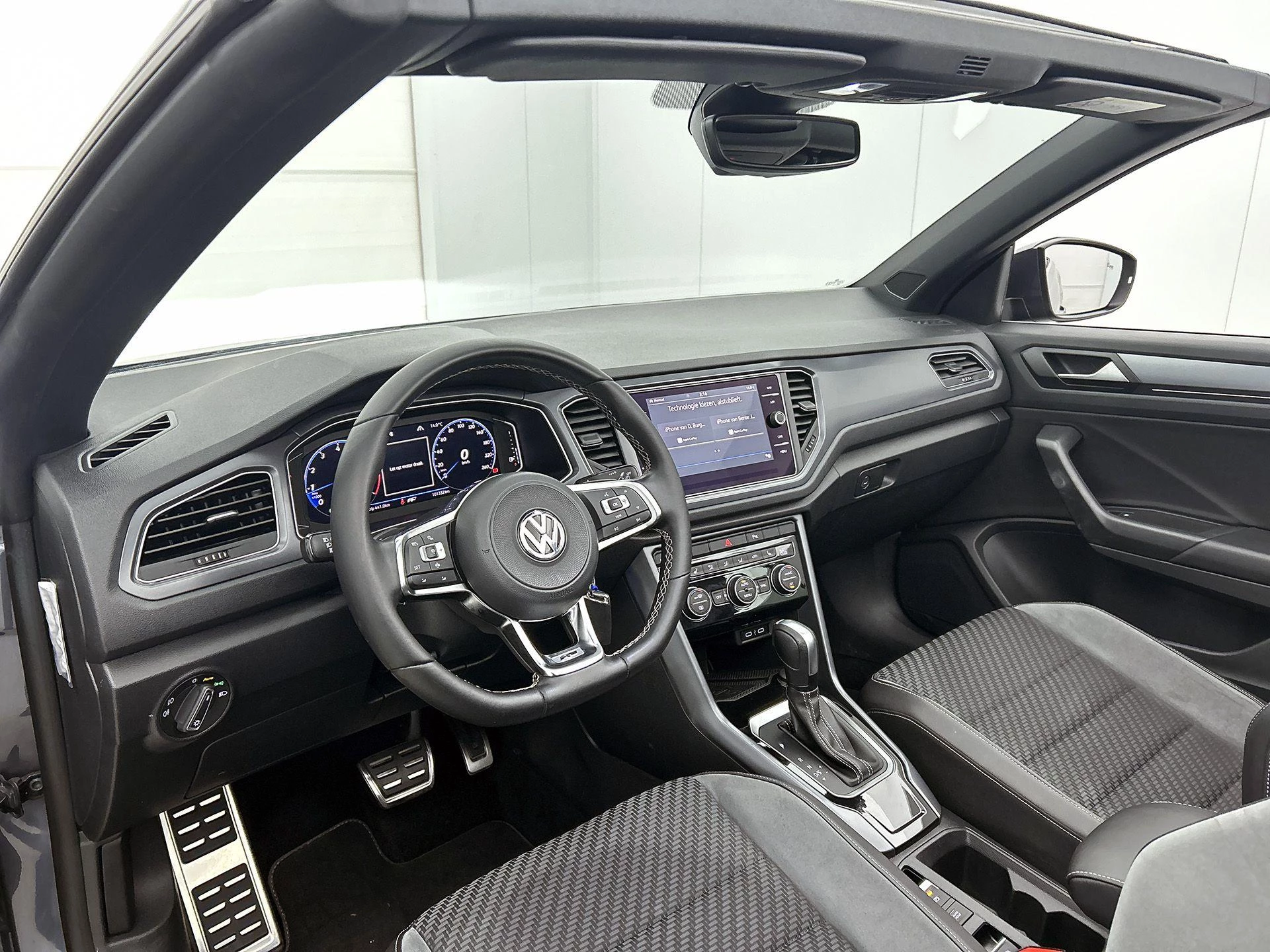 Volkswagen-T-Roc-image-16