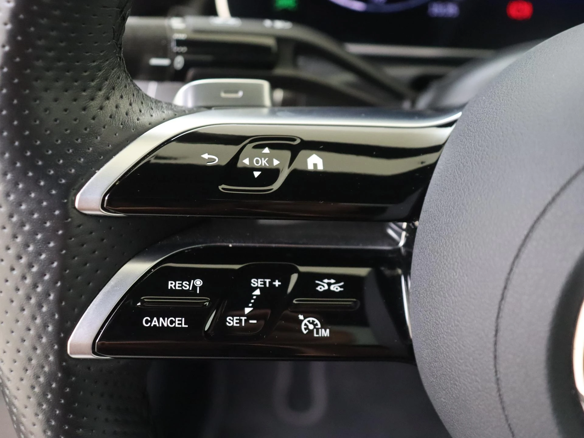 Mercedes-Benz-CLE-image-11