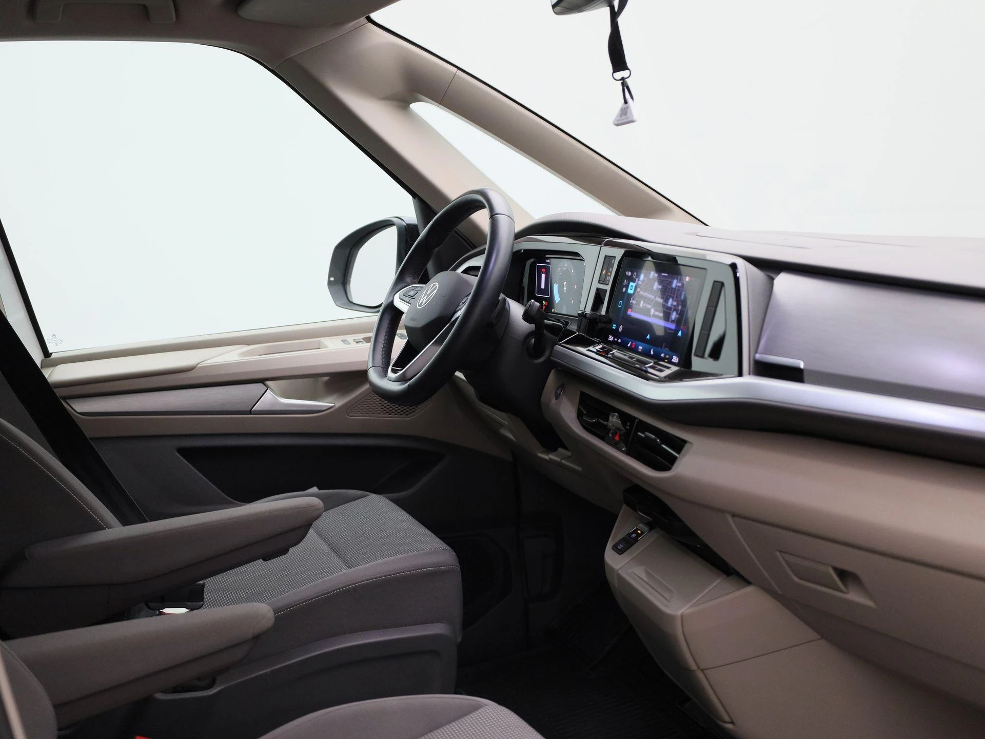 Volkswagen-Multivan-image-33