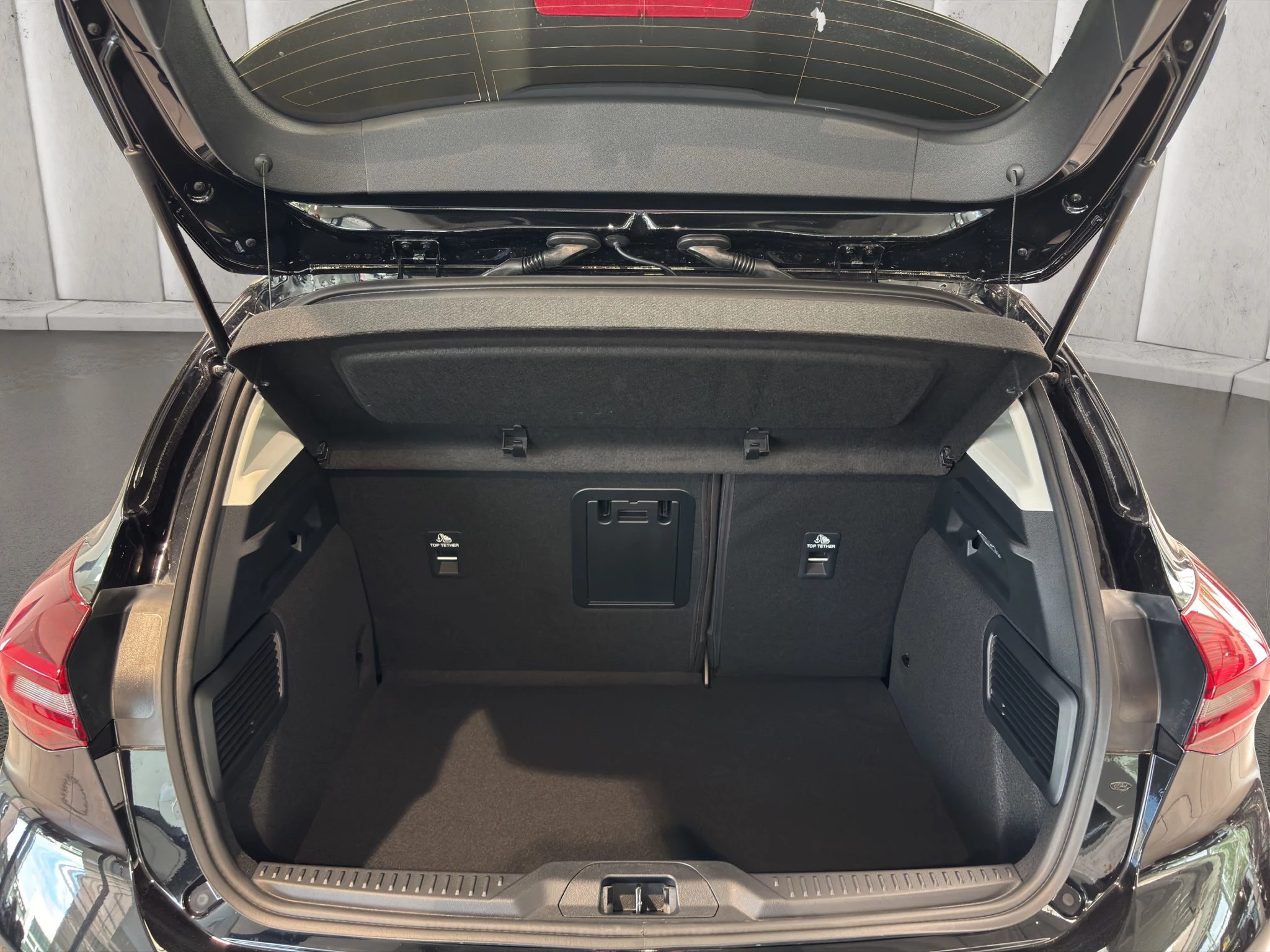 Ford Focus Titanium X Limousine Automatik & Panoramadach *HEZ Aktion*