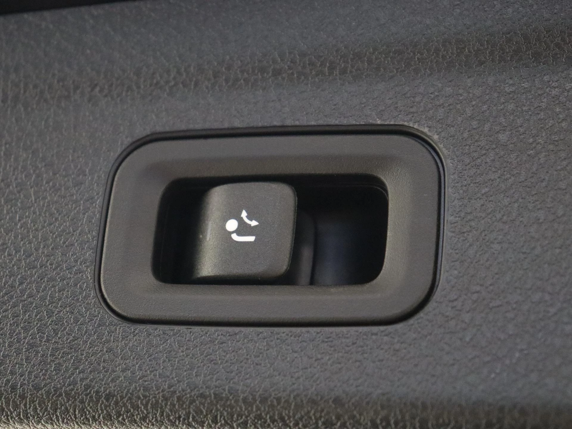 Mercedes-Benz-GLE-image-43