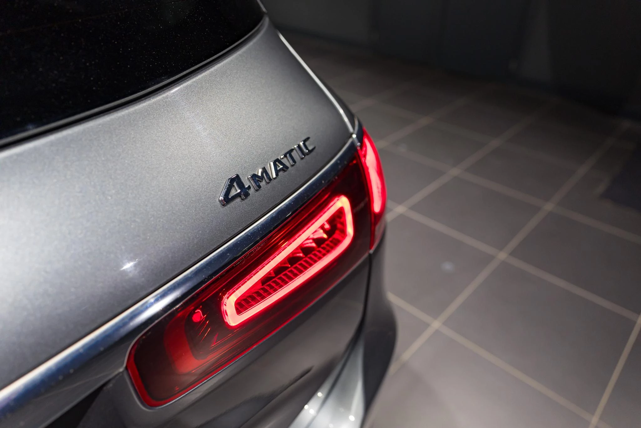 Mercedes-Benz-GLS-image-18